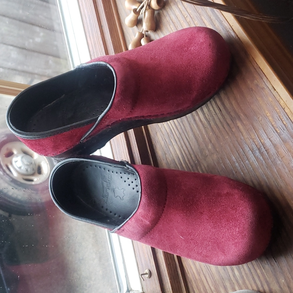 Dansko suede burgandy clogs